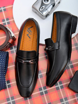 VIV Men Black Colourblocked Loafers